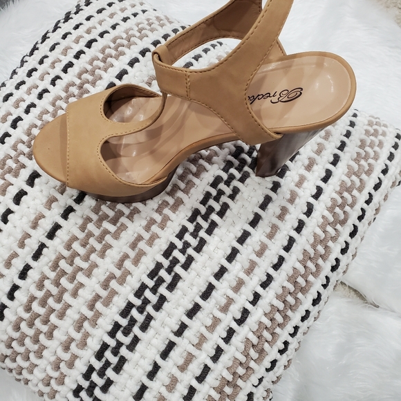 High heels - Picture 4 of 11